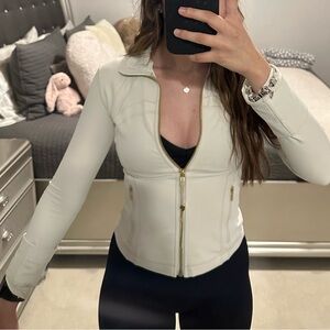 define cropped jacket bone/gold